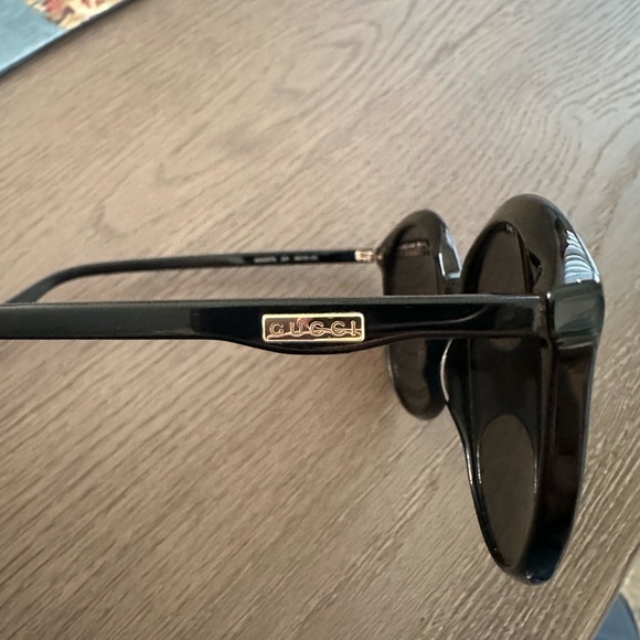 Gucci Black Sunglasses. GG0257S - Picture 5 of 12